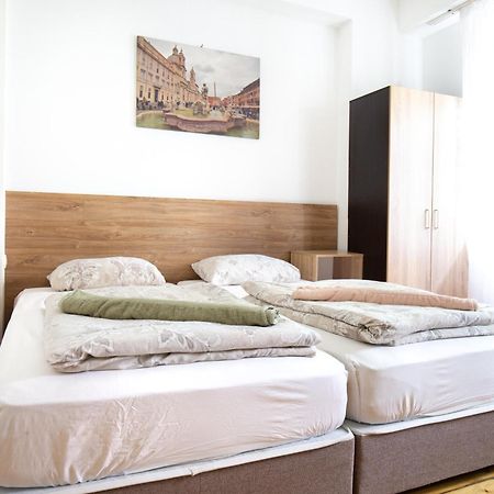 En-Suite Rooms: Novа Guesthouse In Sofia Center Buitenkant foto