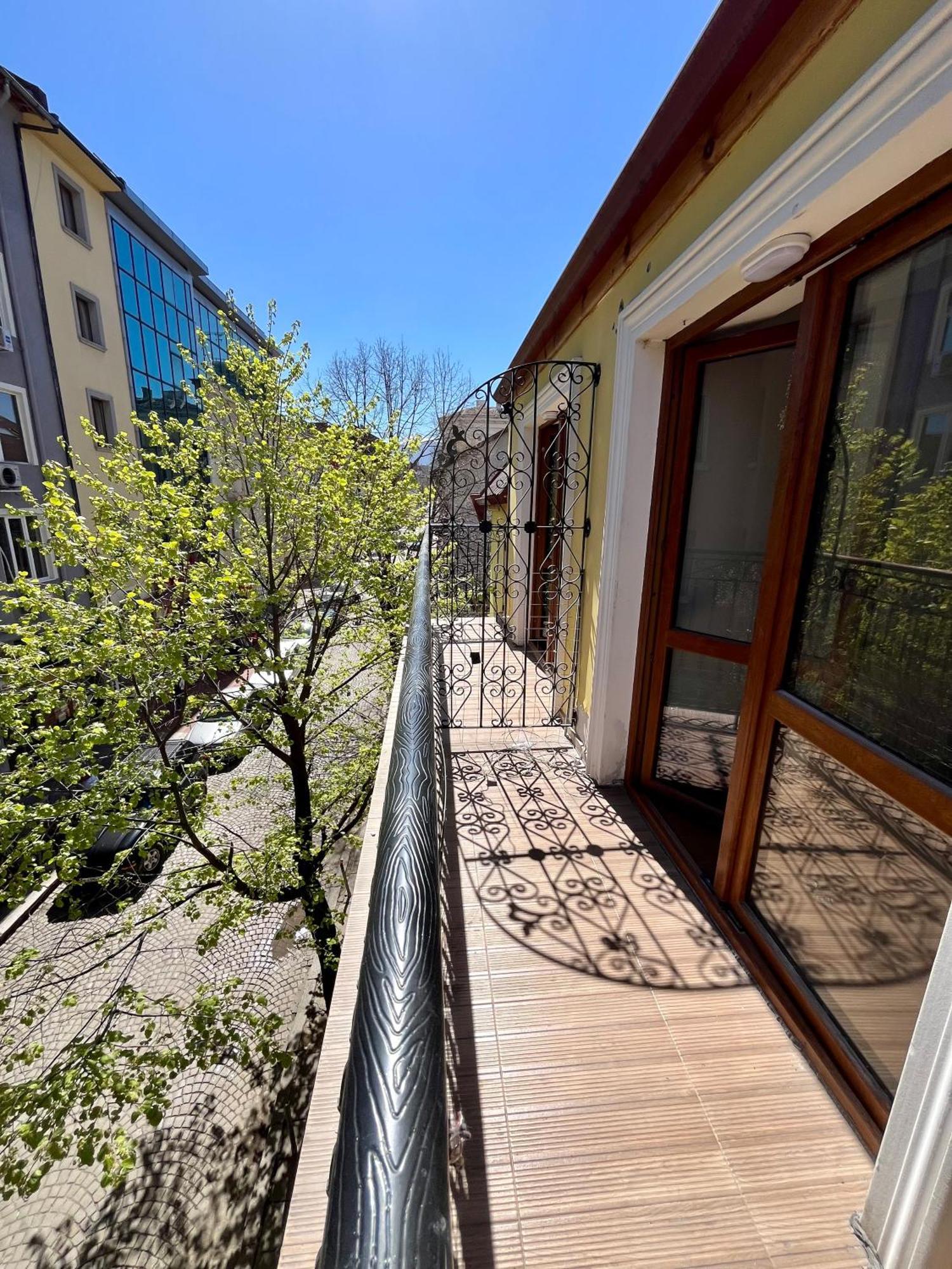 En-Suite Rooms: Novа Guesthouse In Sofia Center Buitenkant foto