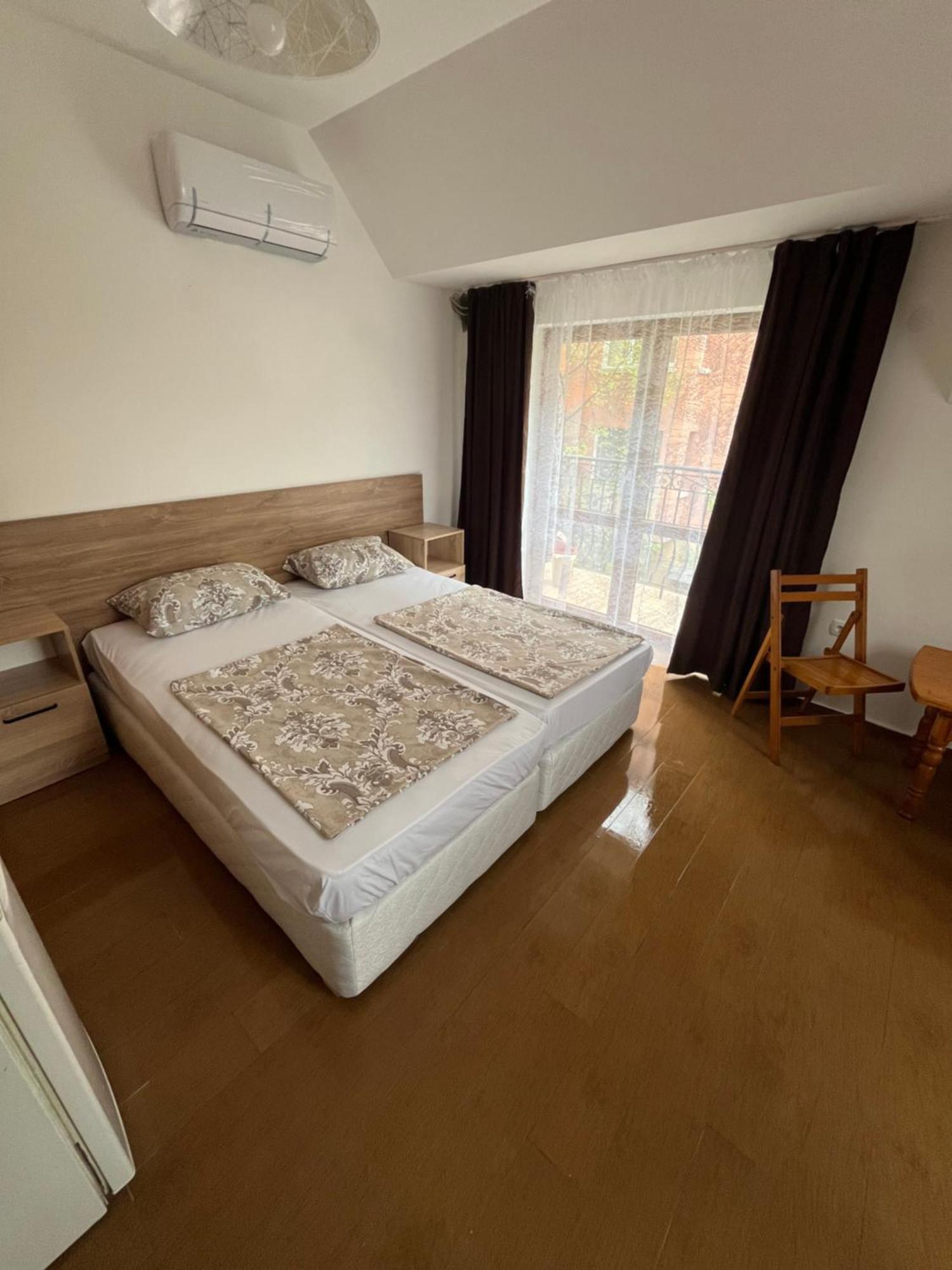 En-Suite Rooms: Novа Guesthouse In Sofia Center Buitenkant foto