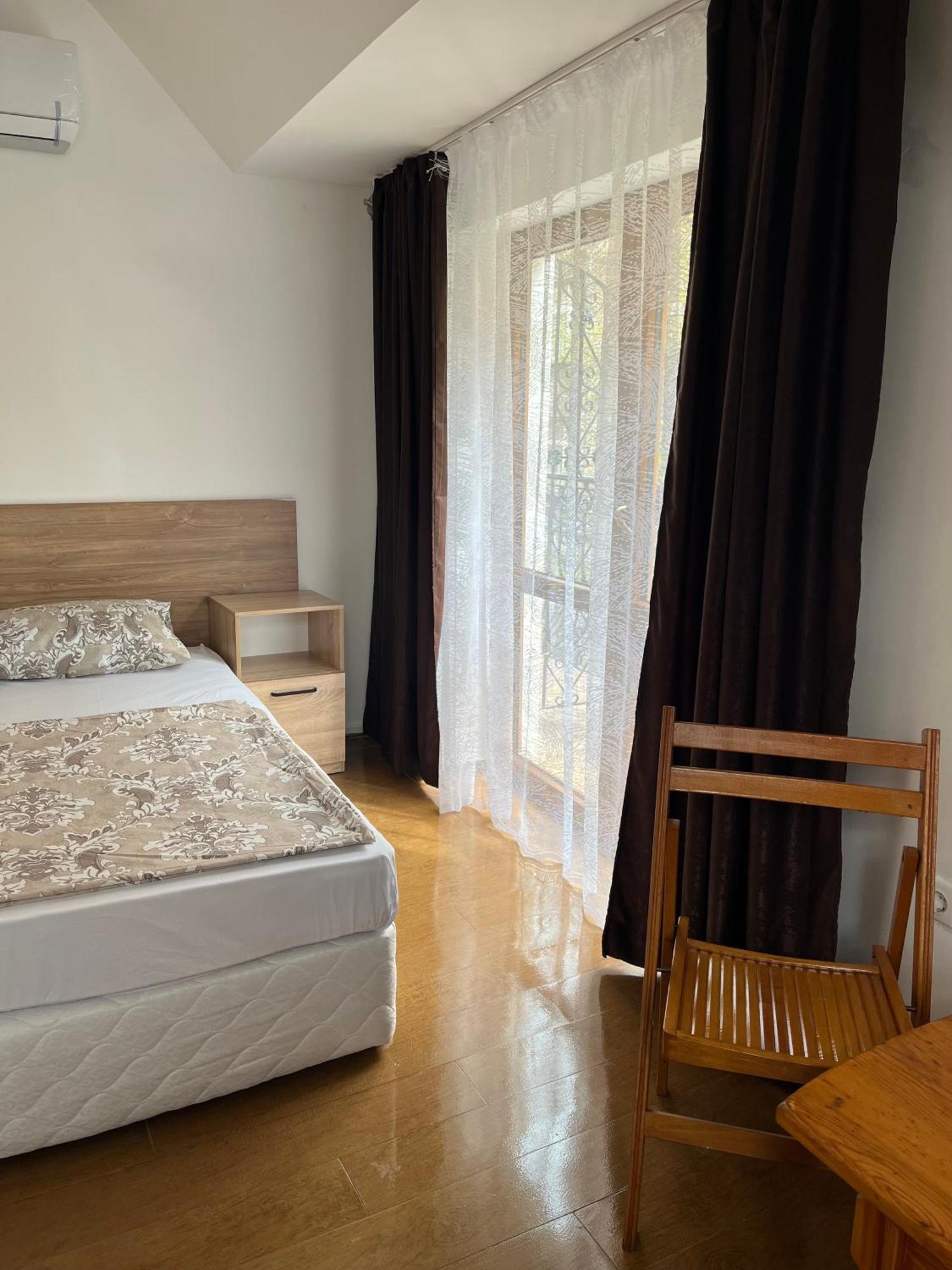 En-Suite Rooms: Novа Guesthouse In Sofia Center Buitenkant foto