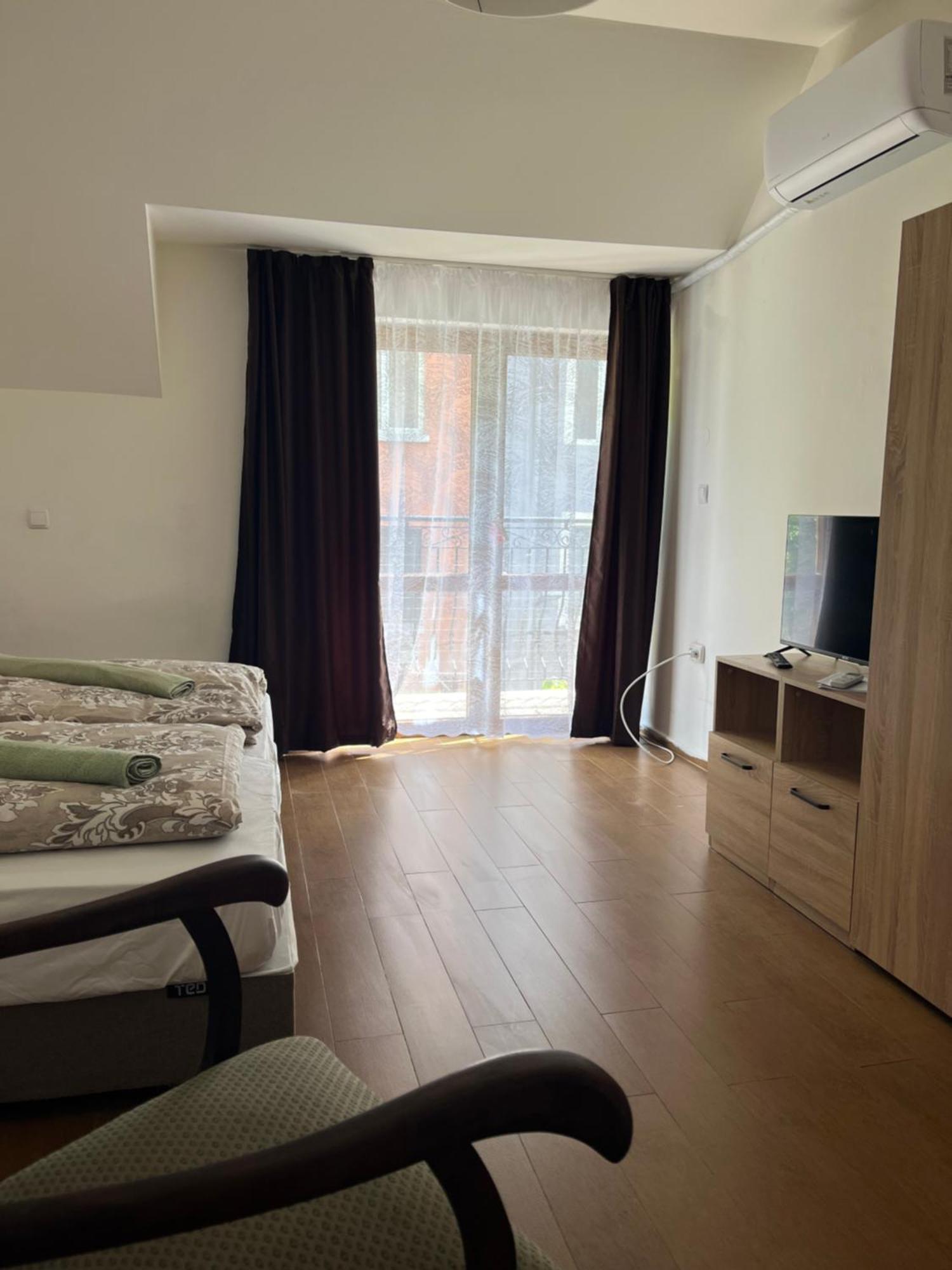 En-Suite Rooms: Novа Guesthouse In Sofia Center Buitenkant foto