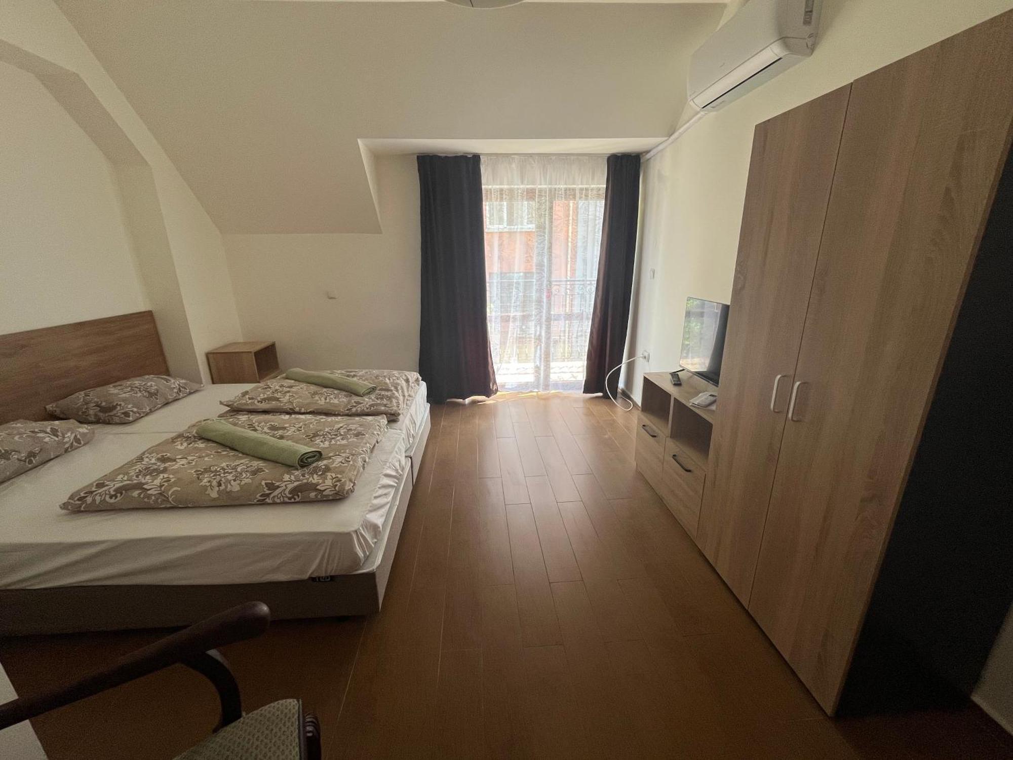 En-Suite Rooms: Novа Guesthouse In Sofia Center Buitenkant foto