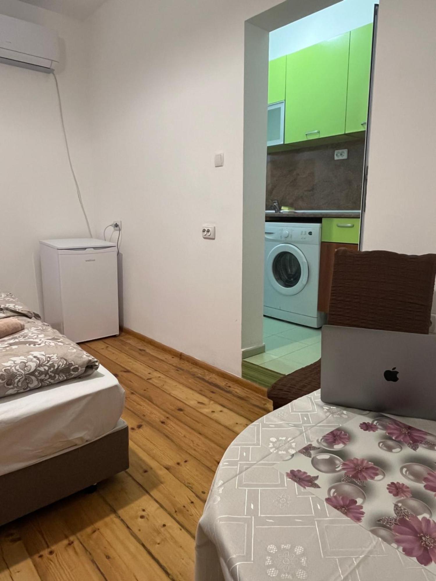 En-Suite Rooms: Novа Guesthouse In Sofia Center Buitenkant foto