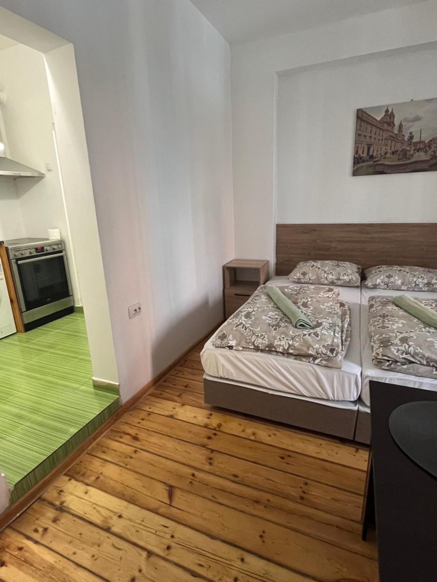 En-Suite Rooms: Novа Guesthouse In Sofia Center Buitenkant foto