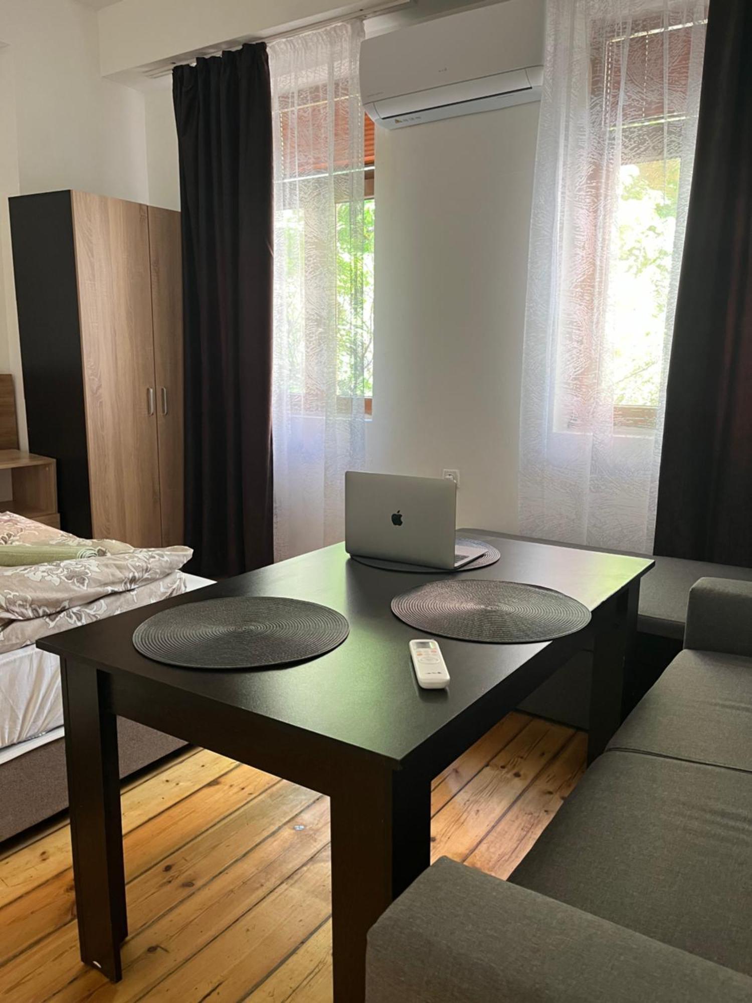 En-Suite Rooms: Novа Guesthouse In Sofia Center Buitenkant foto