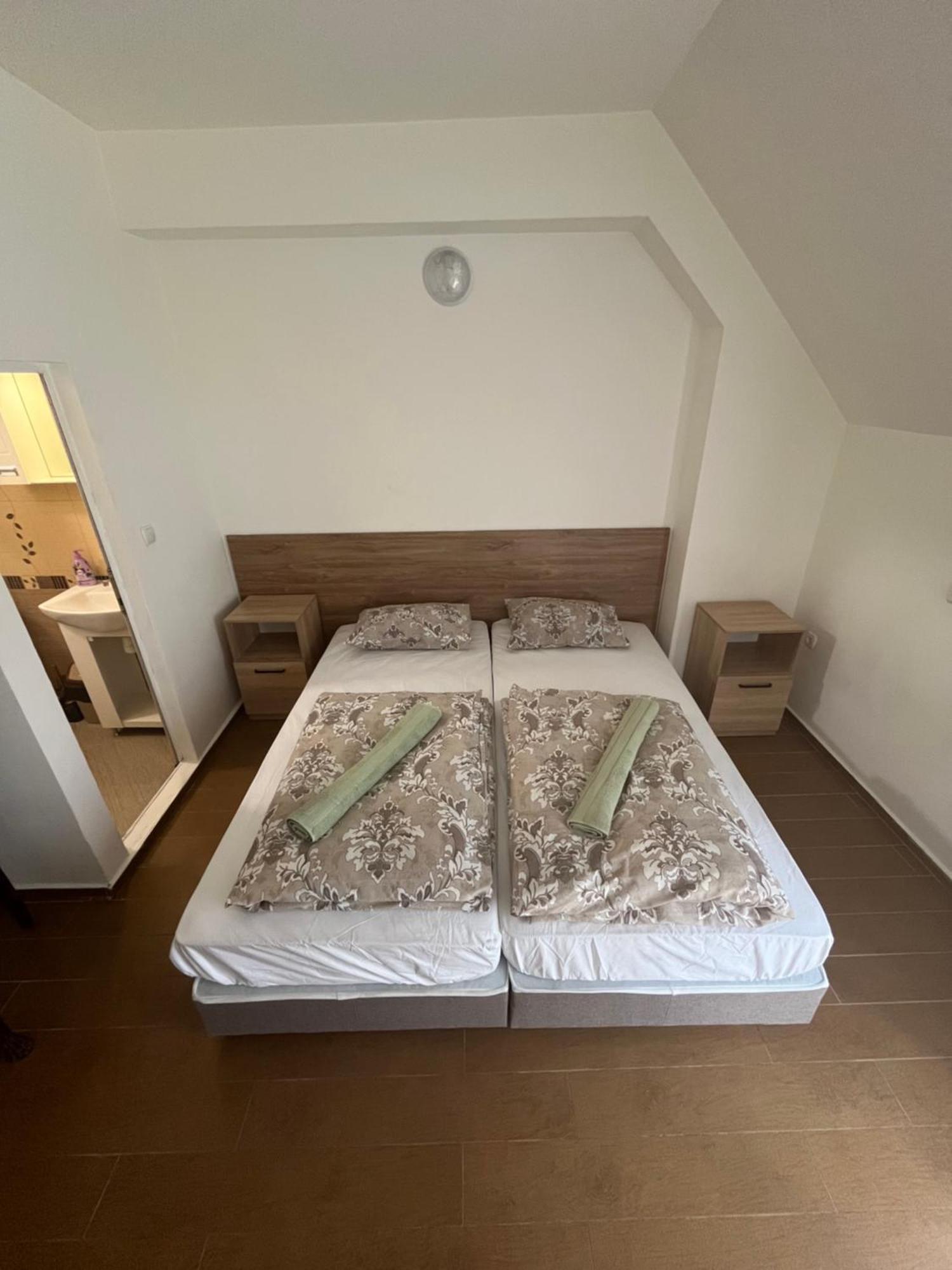 En-Suite Rooms: Novа Guesthouse In Sofia Center Buitenkant foto