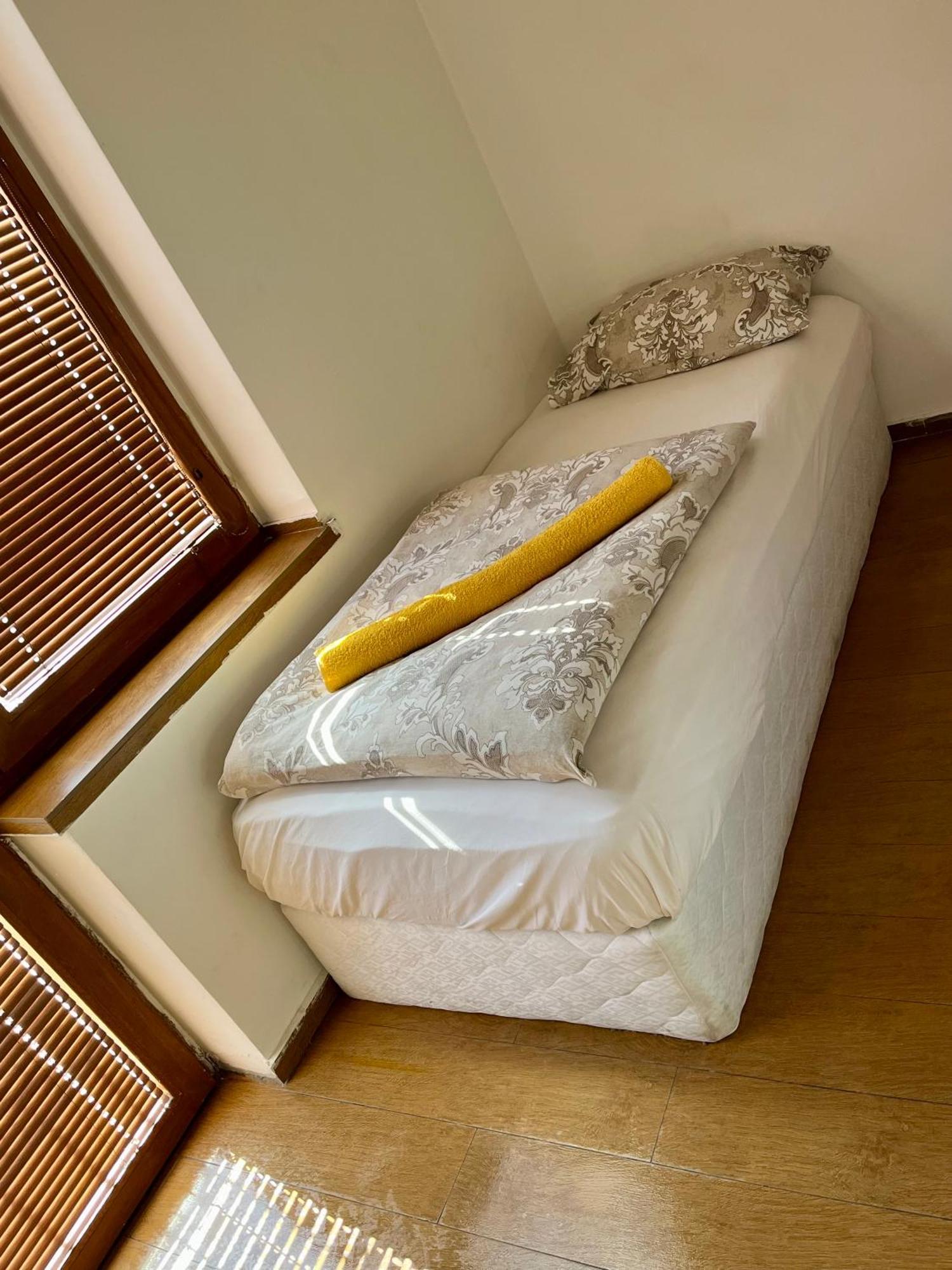 En-Suite Rooms: Novа Guesthouse In Sofia Center Kamer foto