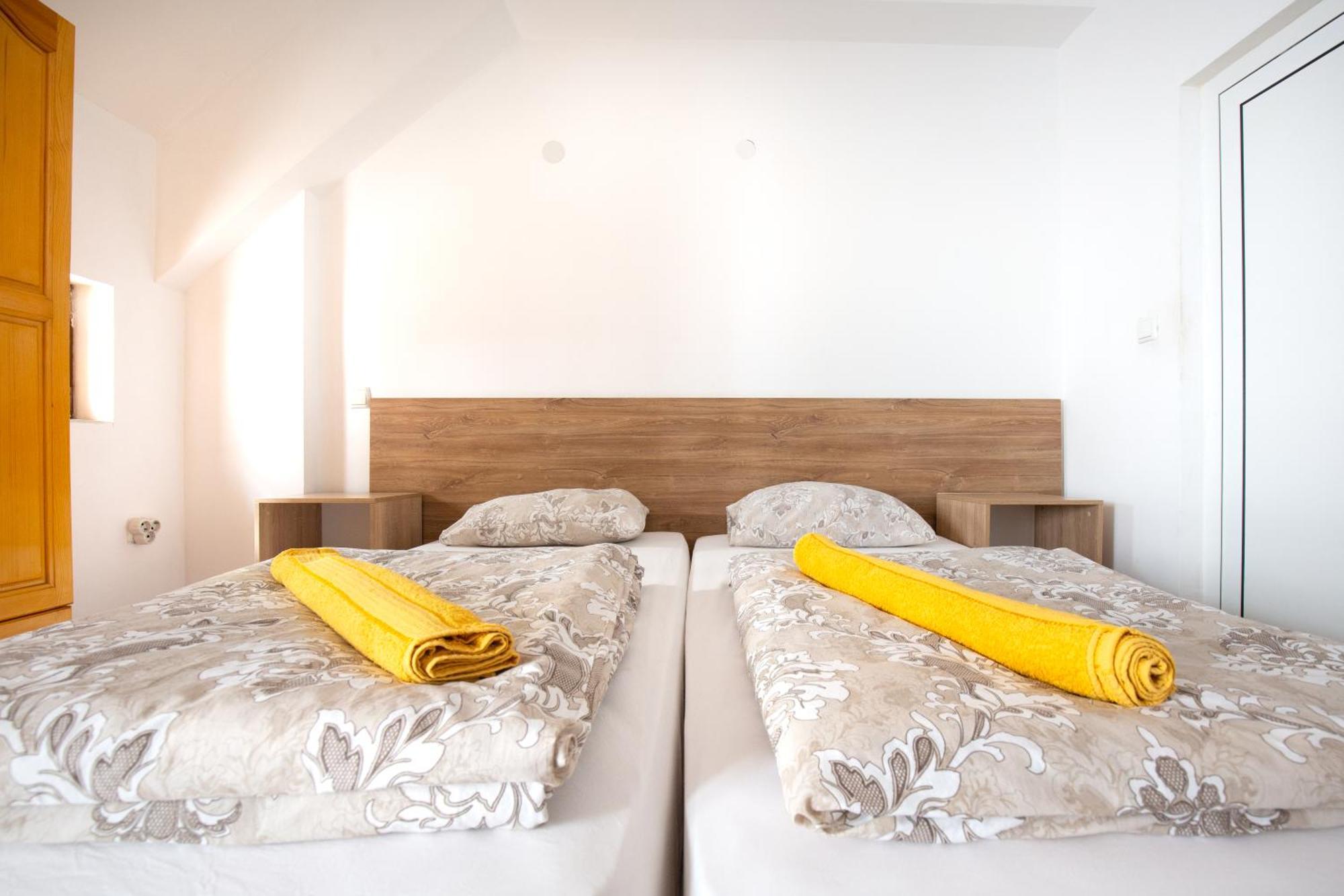 En-Suite Rooms: Novа Guesthouse In Sofia Center Buitenkant foto