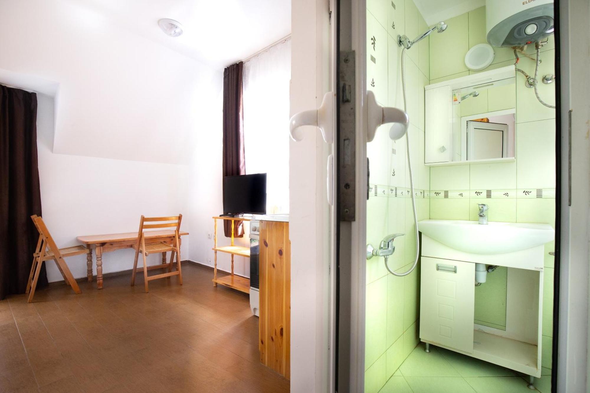 En-Suite Rooms: Novа Guesthouse In Sofia Center Buitenkant foto