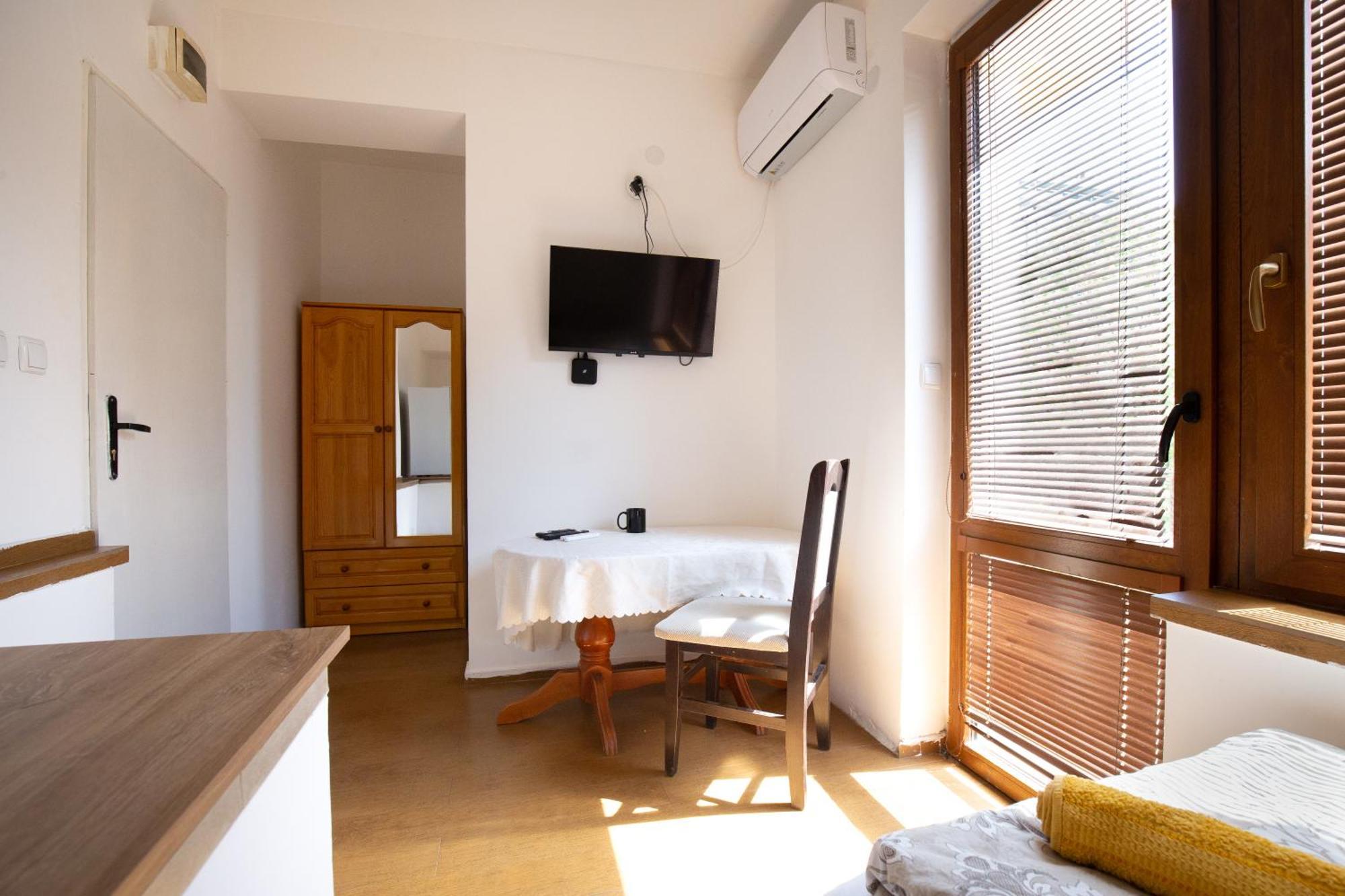 En-Suite Rooms: Novа Guesthouse In Sofia Center Buitenkant foto
