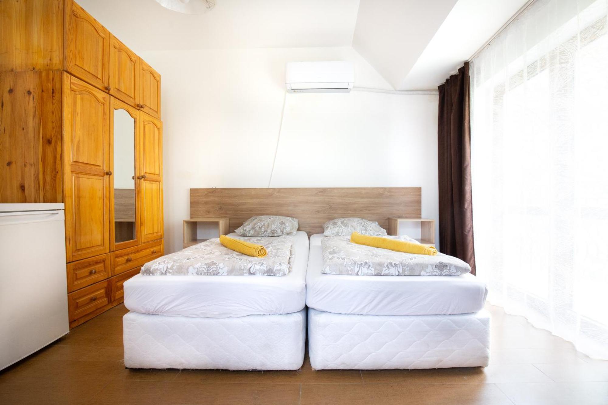 En-Suite Rooms: Novа Guesthouse In Sofia Center Buitenkant foto