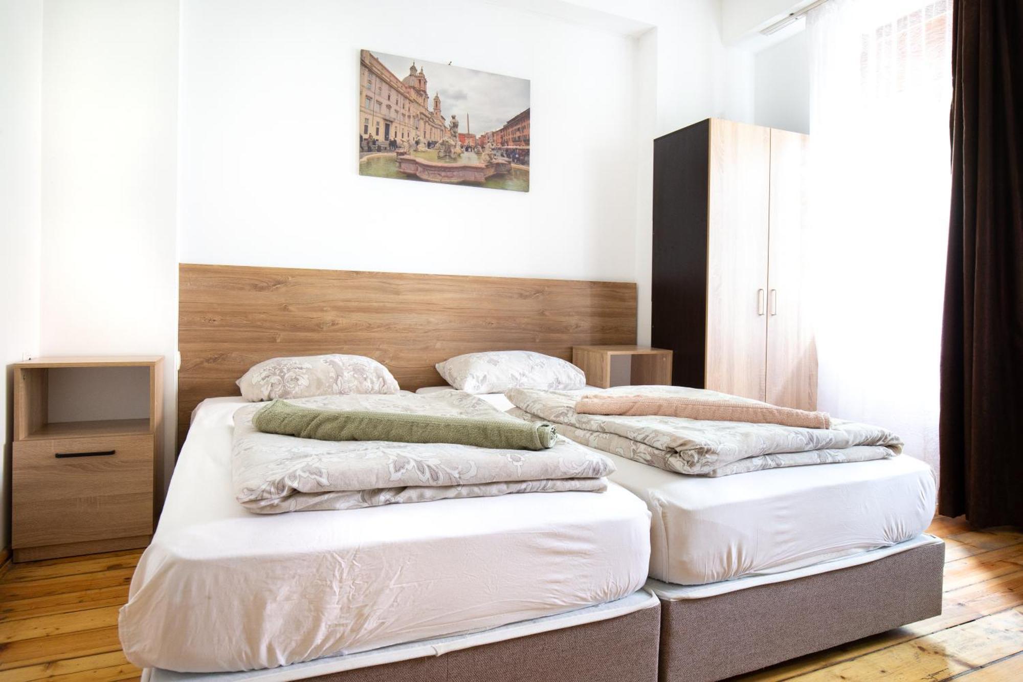En-Suite Rooms: Novа Guesthouse In Sofia Center Buitenkant foto